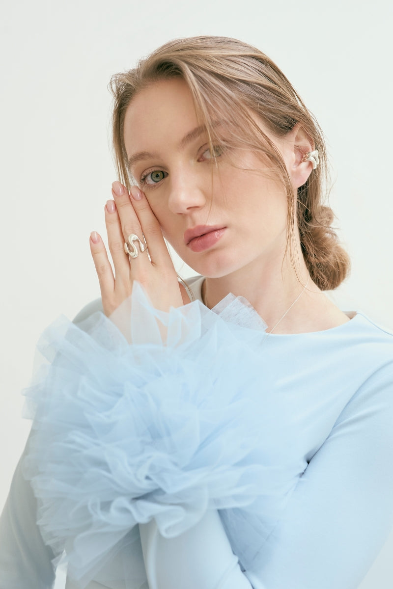 Silver Cielo ring by Eugenia Ospina featuring a sleek, minimalist design displayed on a neutral background.
