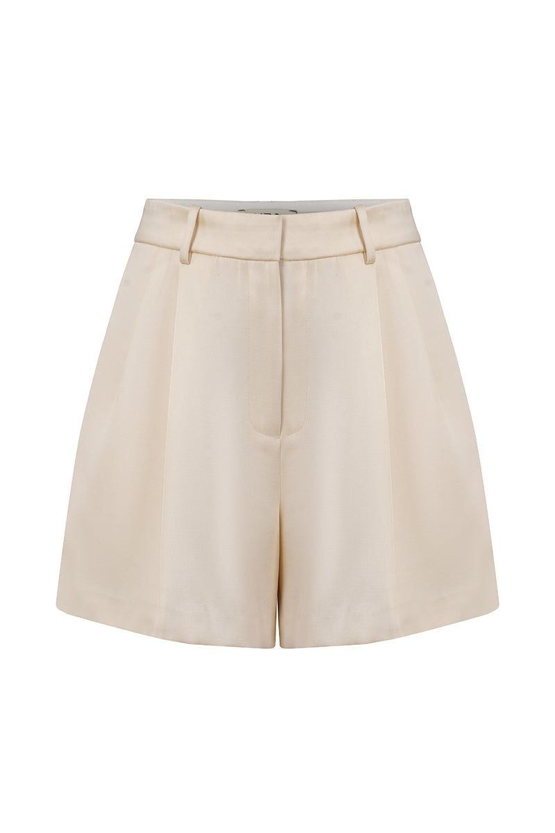 URB MARIT shorts in neutral fabric with a relaxed fit, featuring a drawstring waist and side pockets.