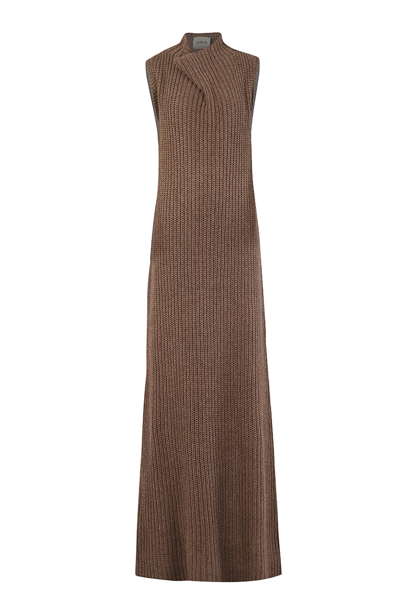 URa ALVA maxi dress featuring a flowing silhouette and elegant design, shown on a model with a soft, neutral background.