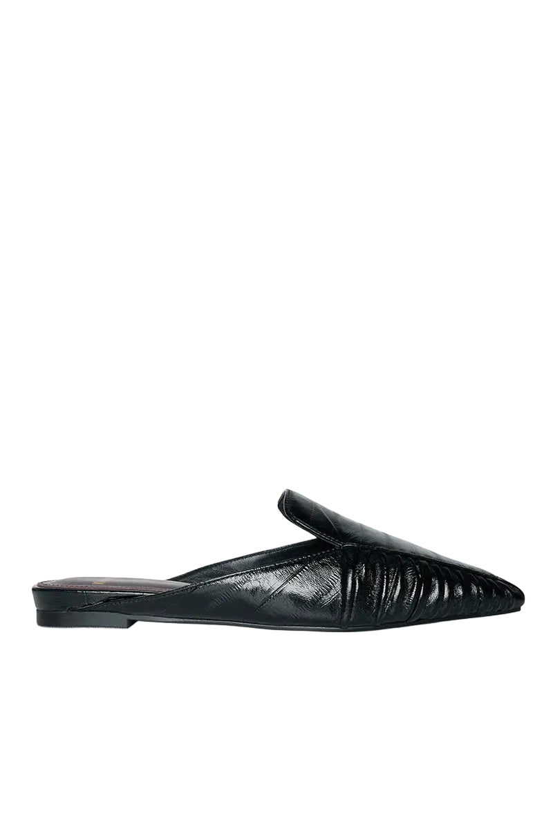CLAUDIE FLATS IN BLACK