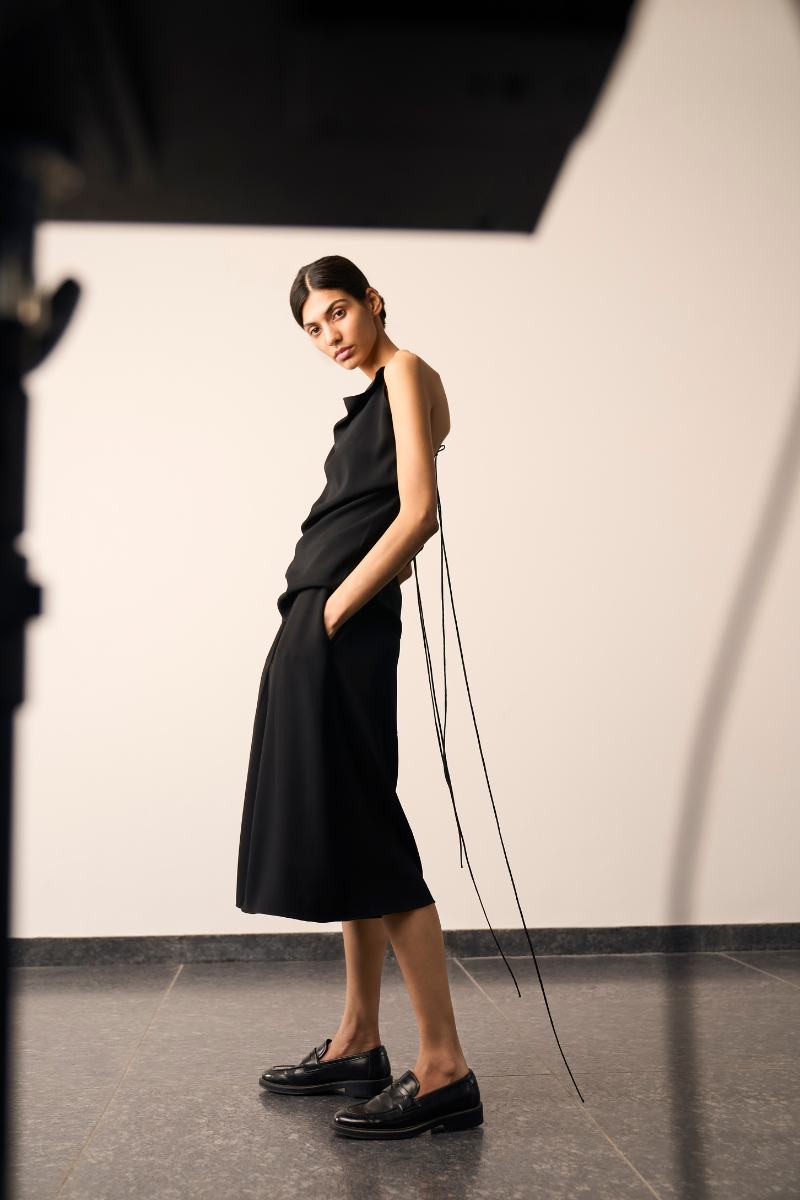 URА MARTA top in soft fabric, featuring a relaxed fit with a round neckline and short sleeves, perfect for casual wear.