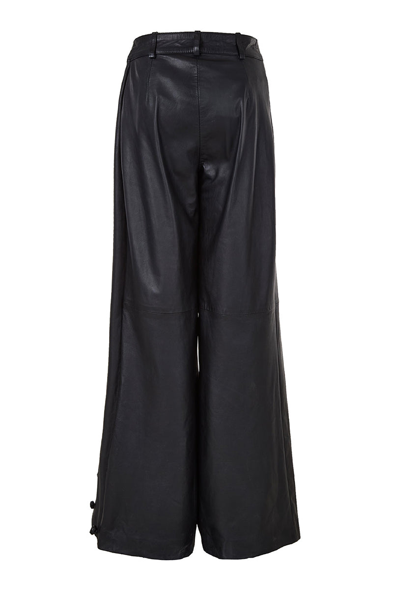 Black crossed leather pants by MAZ Manuela Álvarez, showcasing stylish design and tailored fit in a high-quality image.