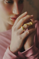 Sara & Flora green hardware tail ring featuring a vibrant design, perfect for adding a unique touch to any jewelry collection.