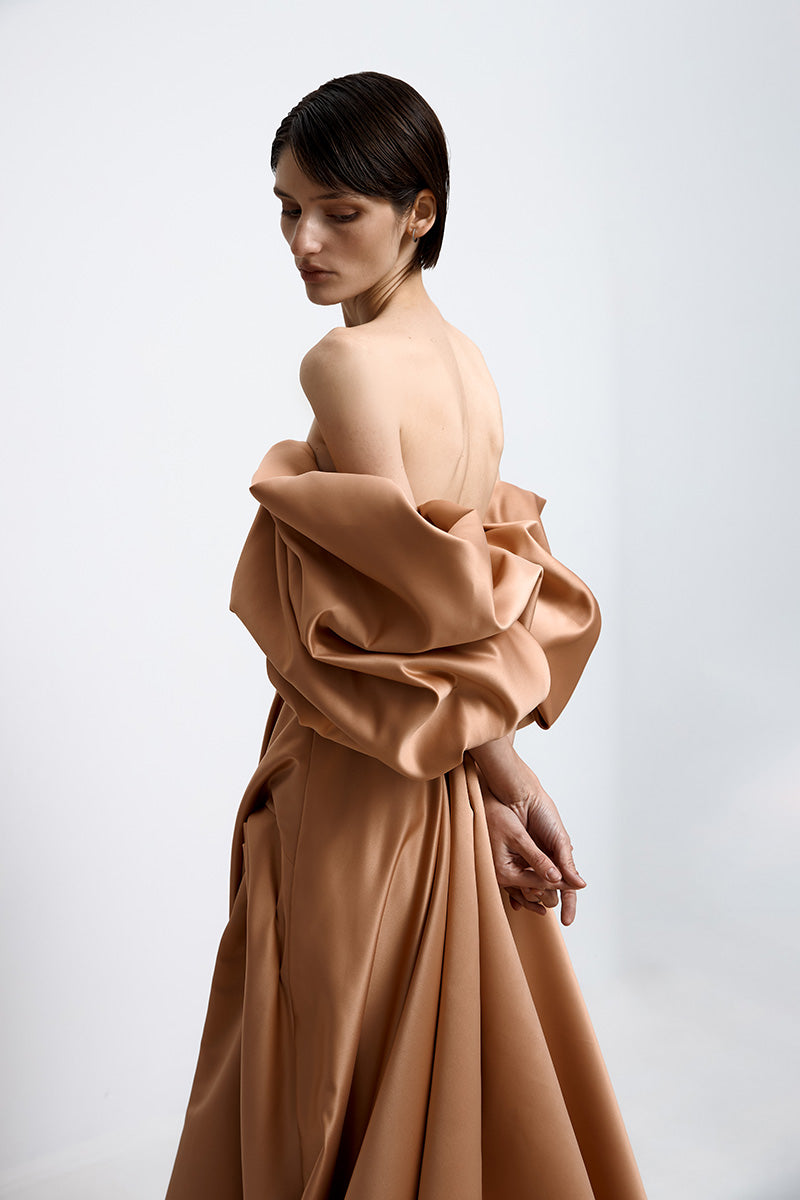 VOLUME SCULPTED DRESS IN CARAMEL - CULT MIA