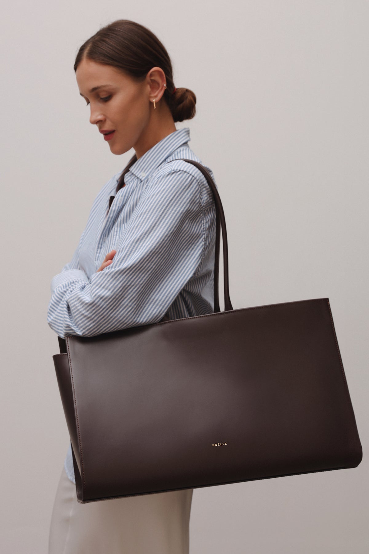 Brown POELLE Carolyn tote bag in medium suede, shoulder bag with spacious interior and stylish design.