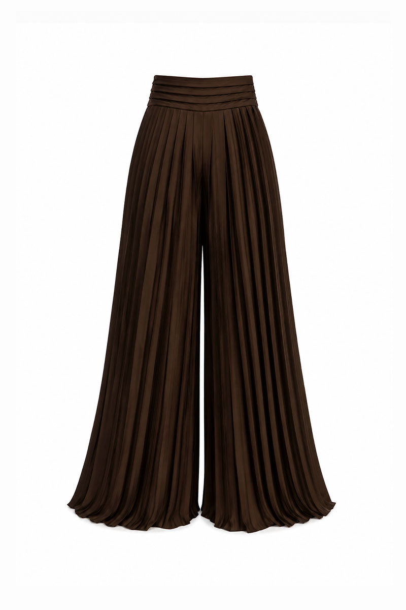 Maylé Vásquez CIBAENO pants showing the stylish fit and fabric detail in a natural pose.