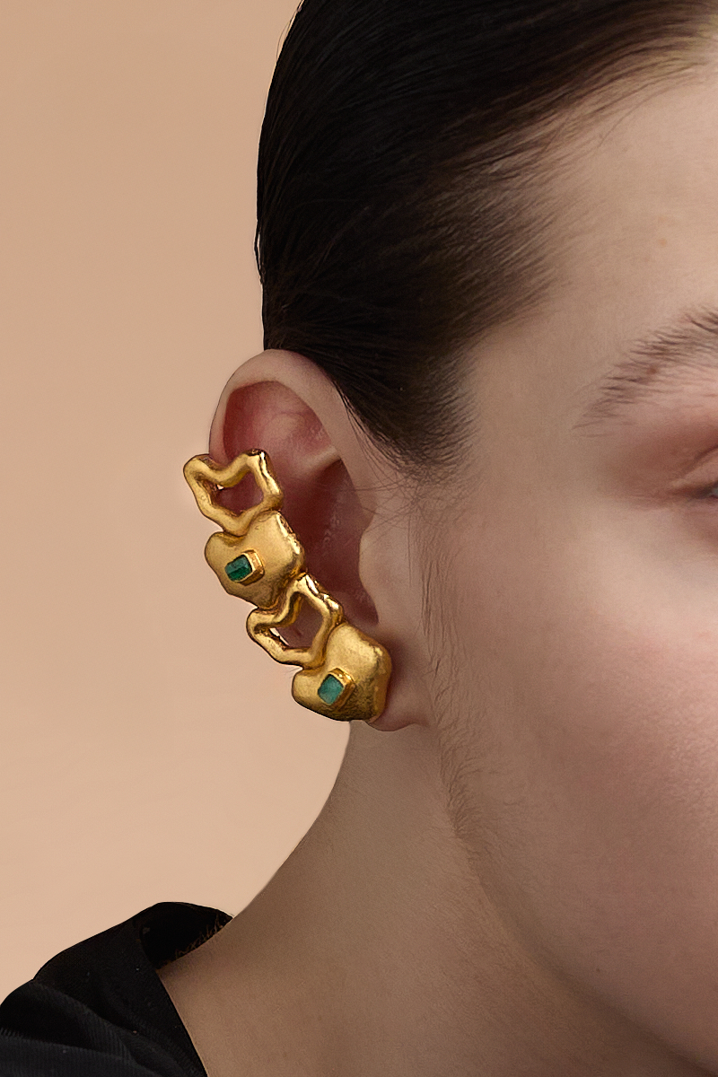 Gold circle ear climber earrings by Fenomena, featuring sleek, curved design for a stylish and modern look.