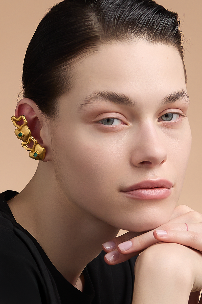 Gold circle ear climber earrings by Fenomena featuring sleek, curved design for stylish ear accent.