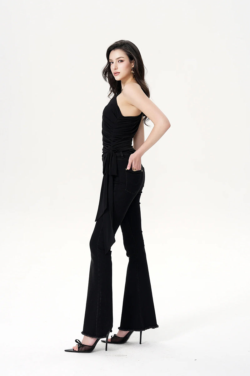 Nana Jacqueline MargaUX black jeans featuring a slim fit and classic denim style, shown on a model in a casual look.