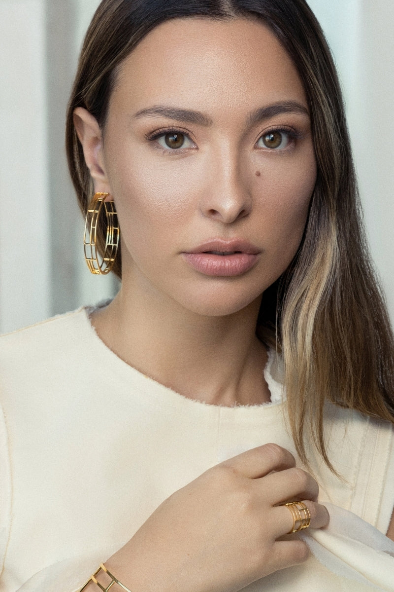 Sara Shala Colosseo Maxi earrings in yellow gold vermeil, large statement earrings with intricate design and polished finish