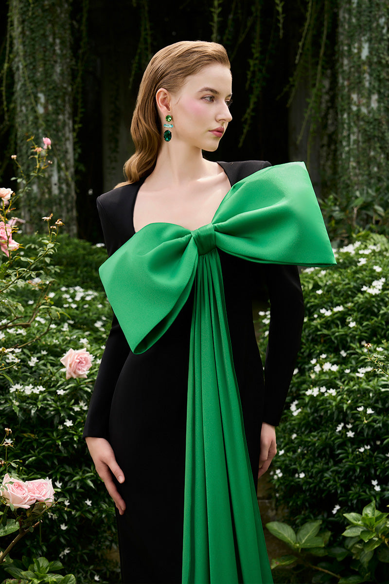 COLUMN EVENING GOWN WITH TRAPEZE NECKLINE AND ATTACHED LARGE BOW - CULT MIA