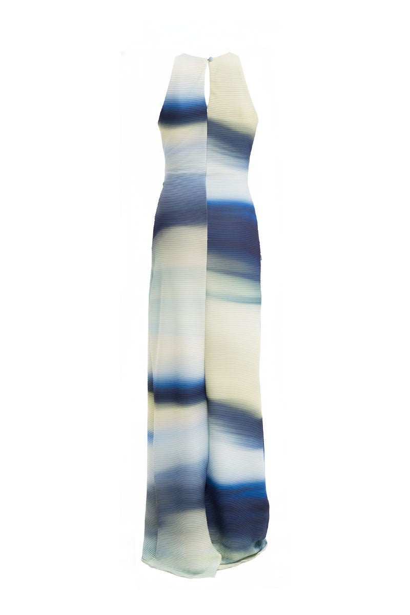 Maylé Vásquez Consta maxi dress with waves print, flowing fabric and elegant design ideal for summer or casual wear