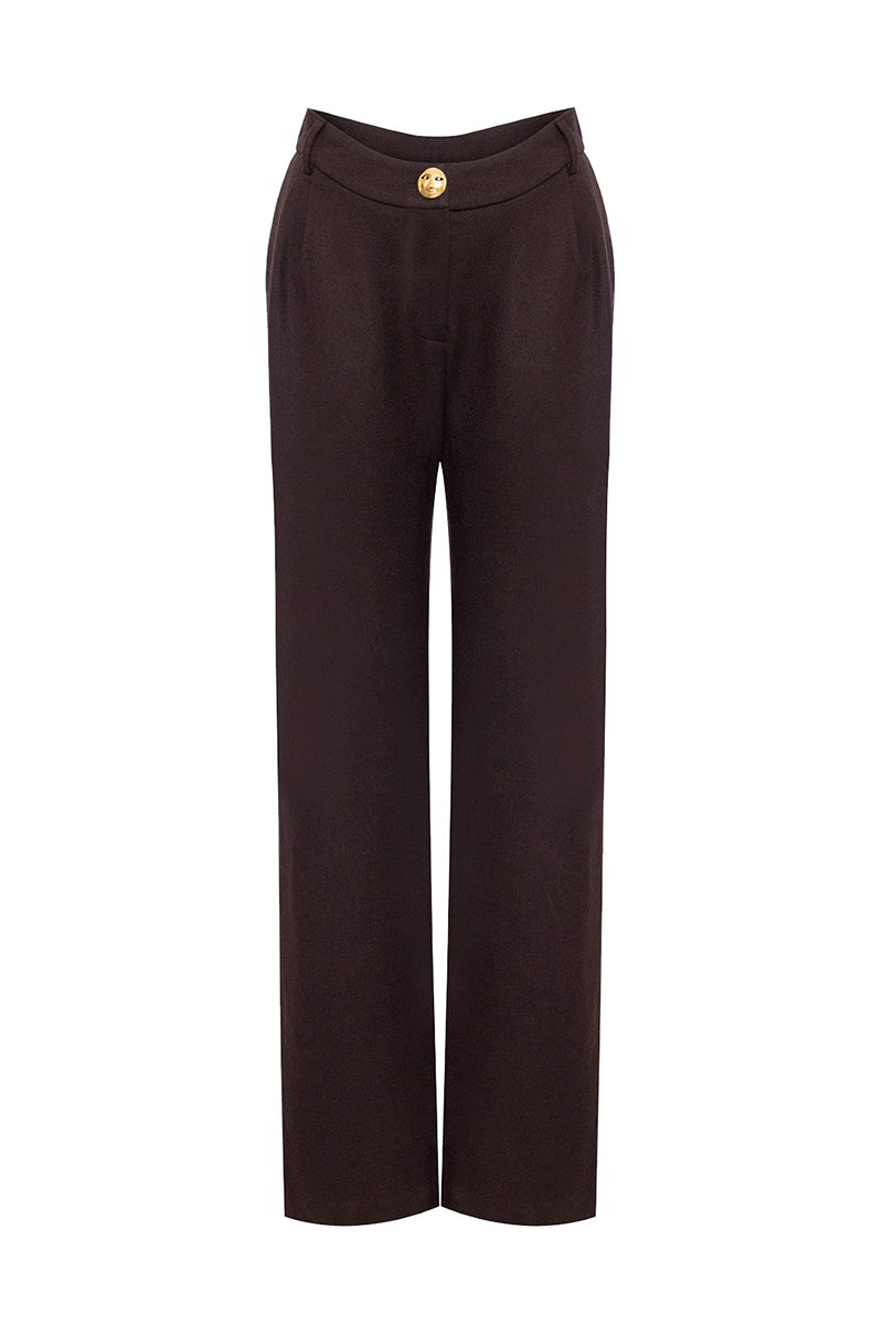 IKINITA moon pants in brown, stylish casual pants with a relaxed fit, shown on a model with a neutral background.