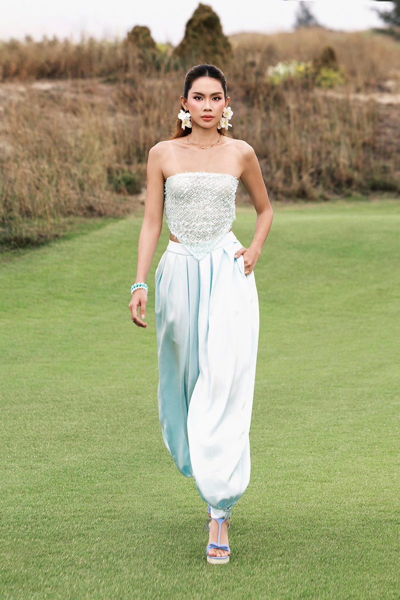 Sky blue balloon pants by Valenciani featuring a loose, relaxed fit and soft fabric, shown on a model.