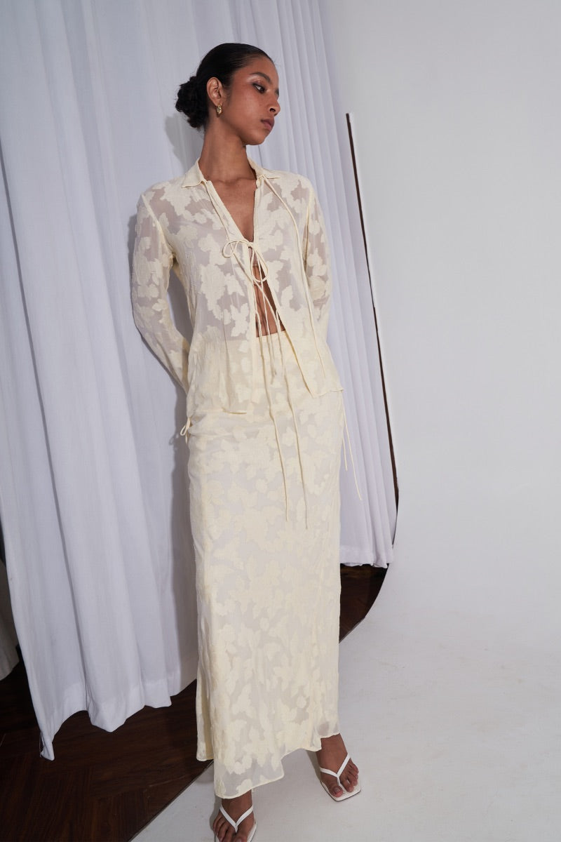 Light yellow Evora maxi skirt by Summer Away, flowing fabric and high waist, styled for casual or summer occasions.