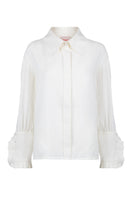 White Señorita Antonia blouse, stylish shirts with a relaxed fit, featuring a soft fabric and classic collar, displayed on a hanger.