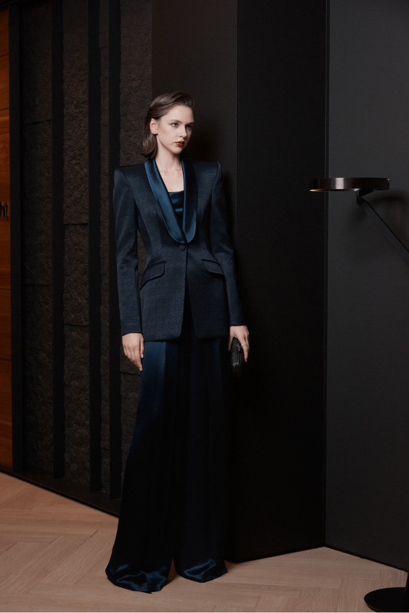 LEKIEU Lucca jacket in midnight blue, stylish and warm with a tailored fit, perfect for fall and winter outdoor wear.