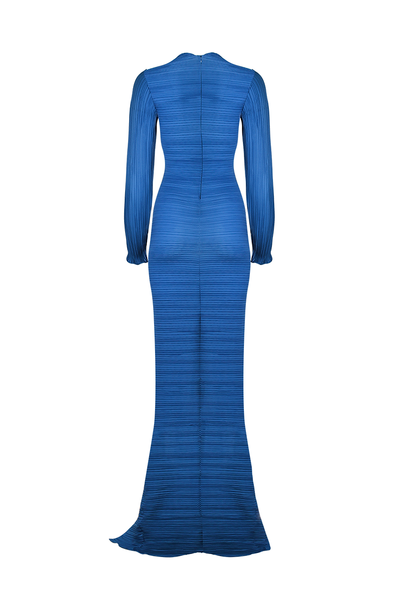 Maylé Vásquez NATIVA maxi dress in lightweight fabric, featuring a flowing silhouette and vibrant print, perfect for summer wear.