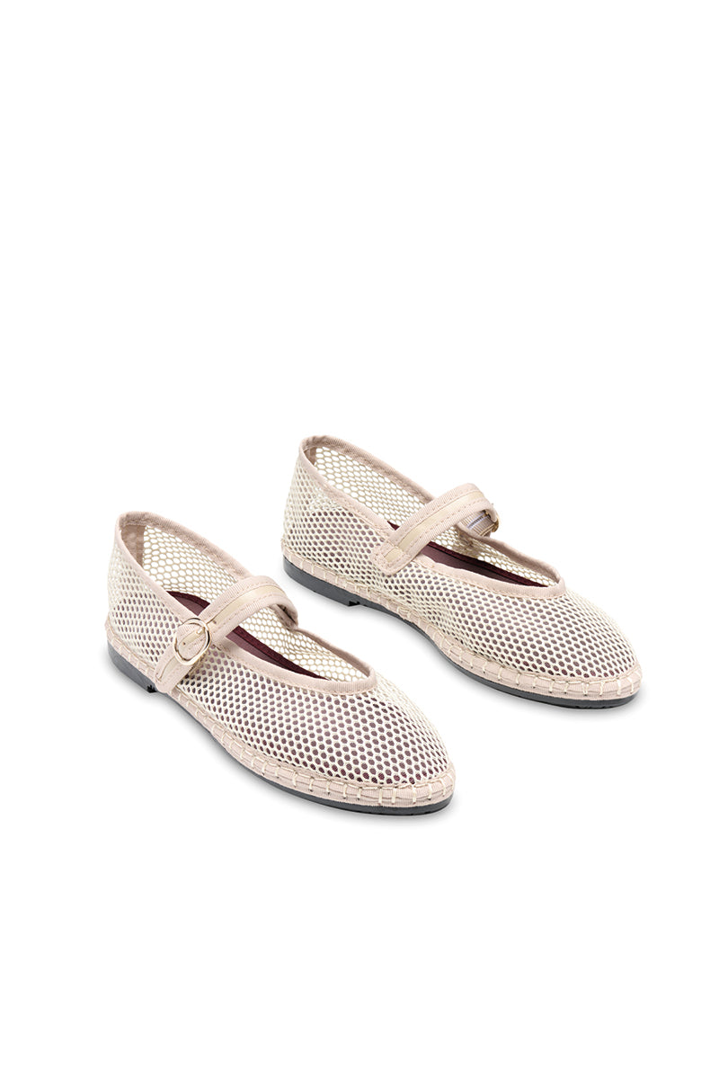 Flabelus Isabella flats in creme, stylish and comfortable slip-on shoes with a sleek design and soft material.