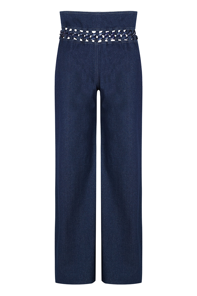 JC Pajares denim jeans with chains at the waist, showcasing a stylish casual look and modern design.