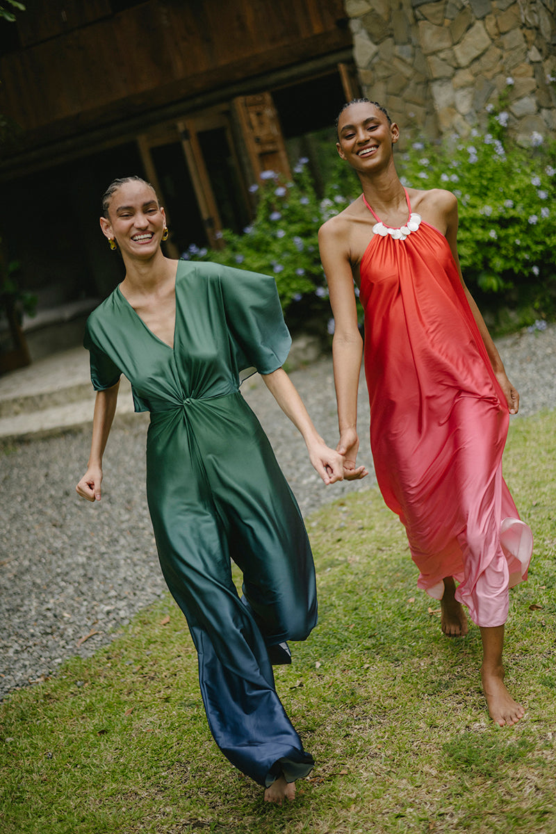 Maylé Vásquez CANTO Maxi Dress featuring flowing fabric and elegant design, perfect for stylish summer occasions.