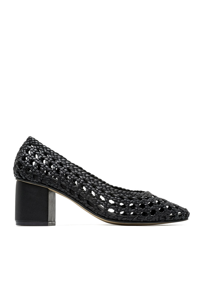 Alta Contessa Craft black heels featuring stylish design and pointed toes, perfect for elegant occasions.