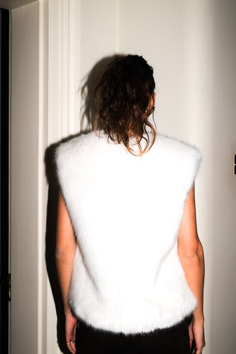 Verheyen Serena white gilet jacket with a high collar and quilted design, shown on a mannequin against a plain background.