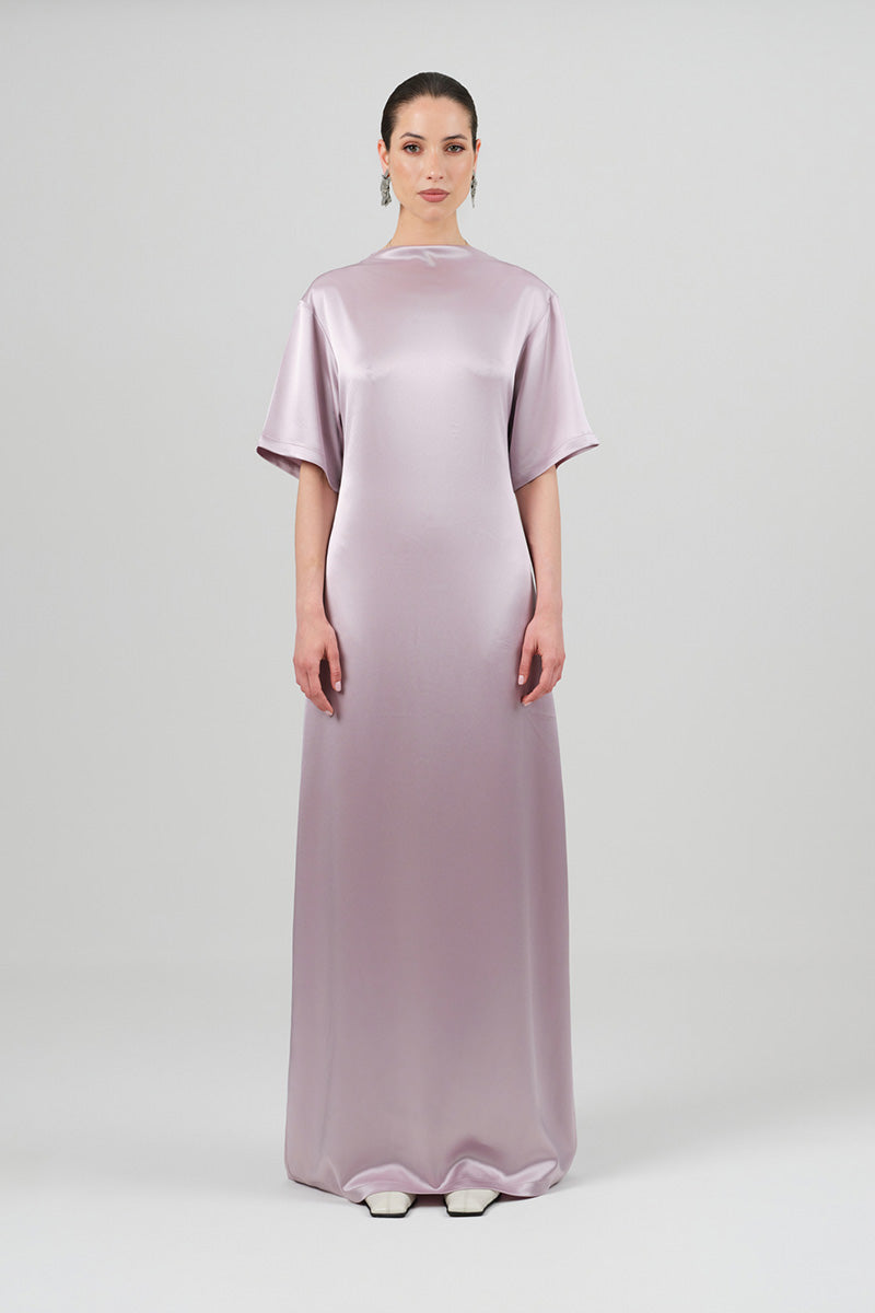 Izakova lavender maxi dress featuring a relaxed fit and short sleeves, perfect for casual summer wear.