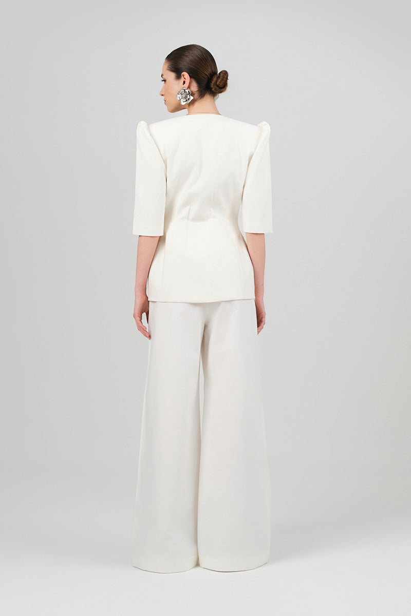White Izakova BURA blazer, stylish tailored blazer with notch lapel and long sleeves, perfect for formal or casual wear.