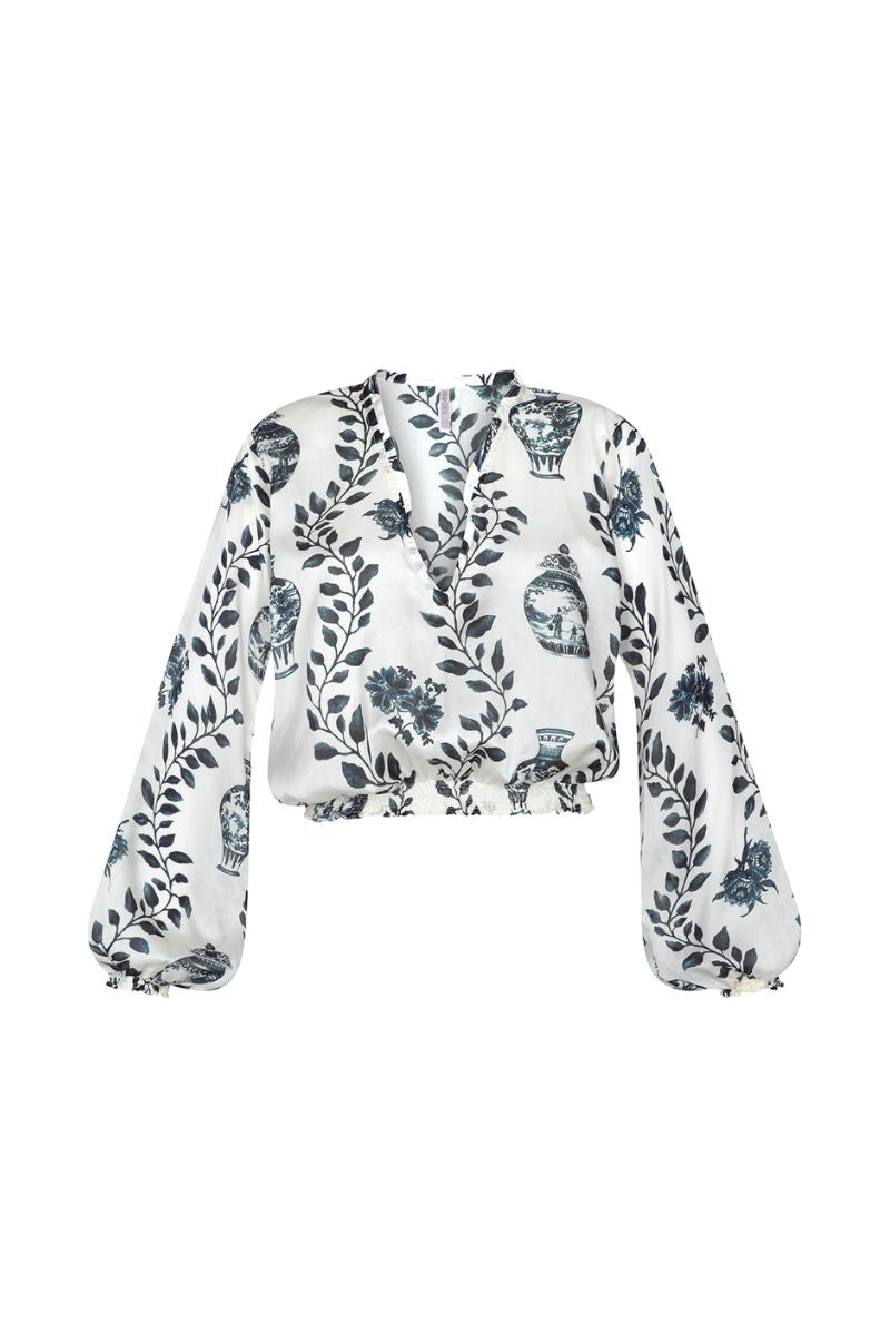 Aguaclara Dynastie blouse, lightweight tops with intricate patterns, featuring a relaxed fit and stylish design for casual wear.