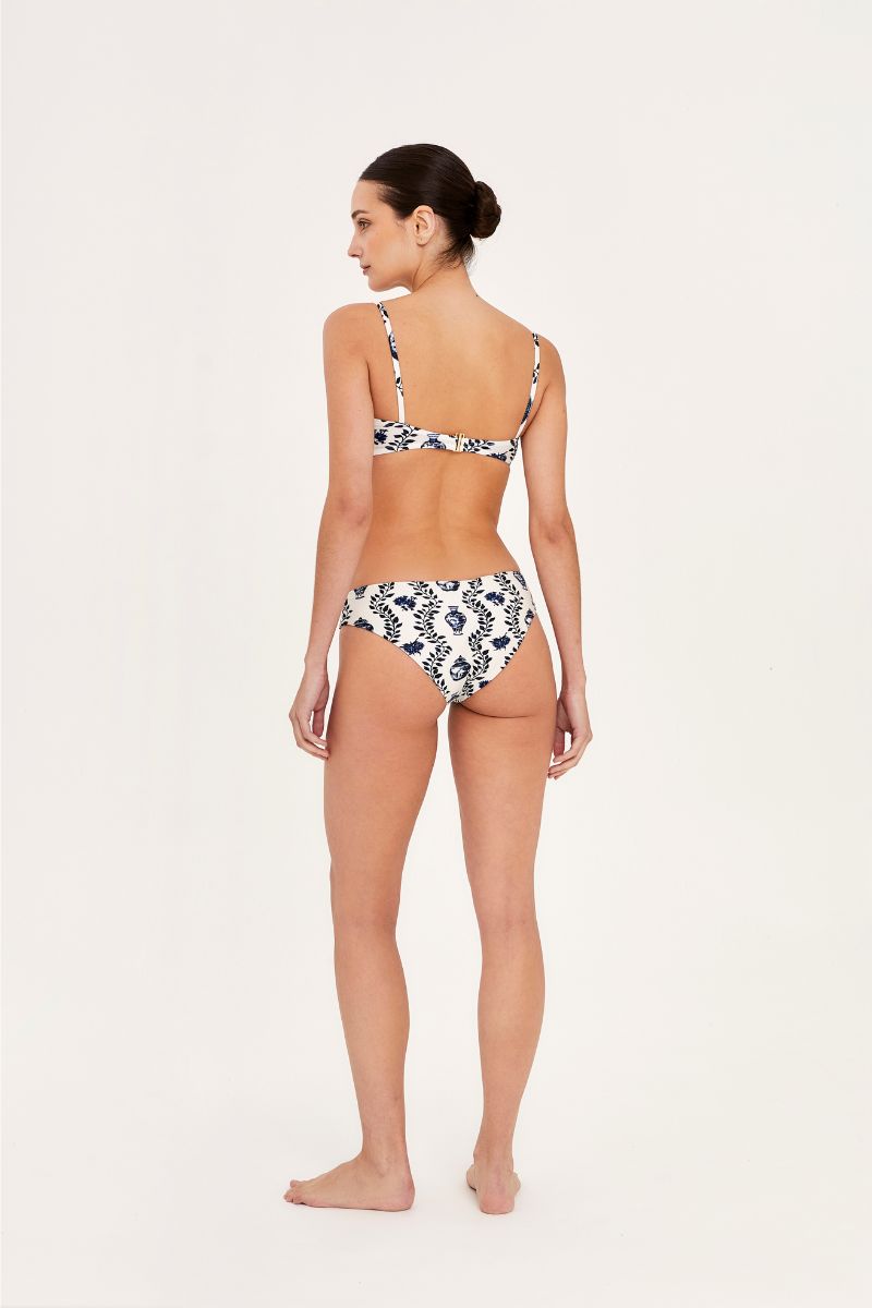 Aguaclara Dynastie bandeau bikini top in vibrant print, styled with a strapless, fitted design perfect for beachwear.
