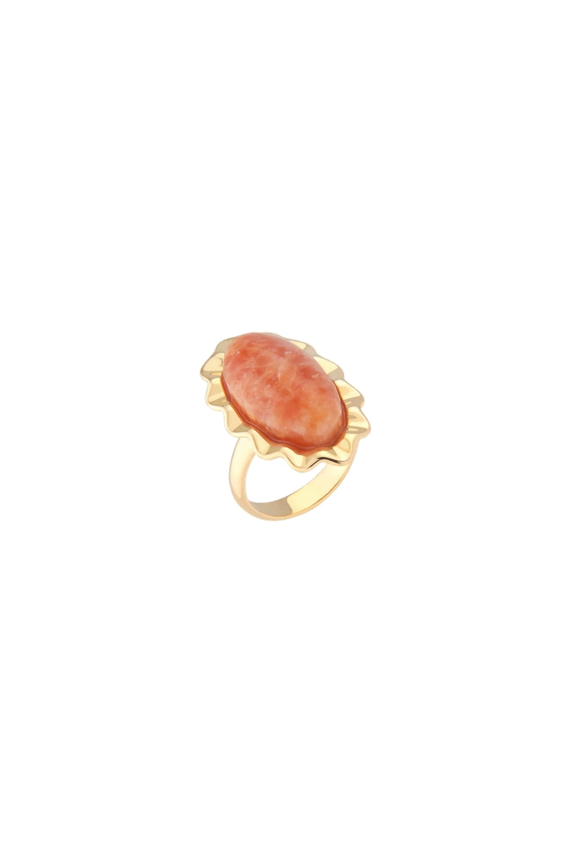 Close-up of the elegant DELA ring by Maria Frering, showcasing intricate design and high-quality craftsmanship.
