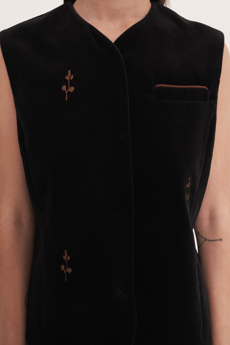 Black rose embroidered vest by Delegan, featuring detailed floral embroidery and a stylish fit, perfect for layering.