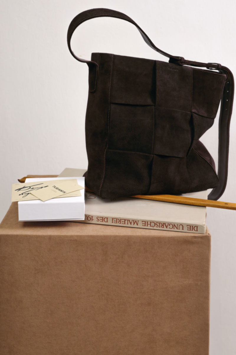 TUEAM'S Della shopper shoulder bag in brown suede with spacious design and dual handles, ideal for everyday use