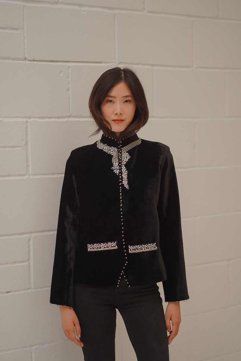 Nadya Shah Delphine velvet jacket in rich emerald green, featuring a tailored fit with long sleeves and a stylish collar.