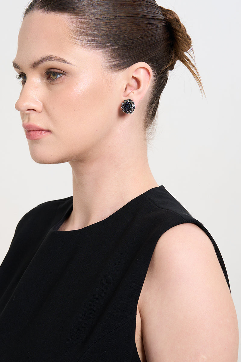 Aidan & Ice Gean Flow earrings, stylish dangle earrings with a modern design, shown on a model.