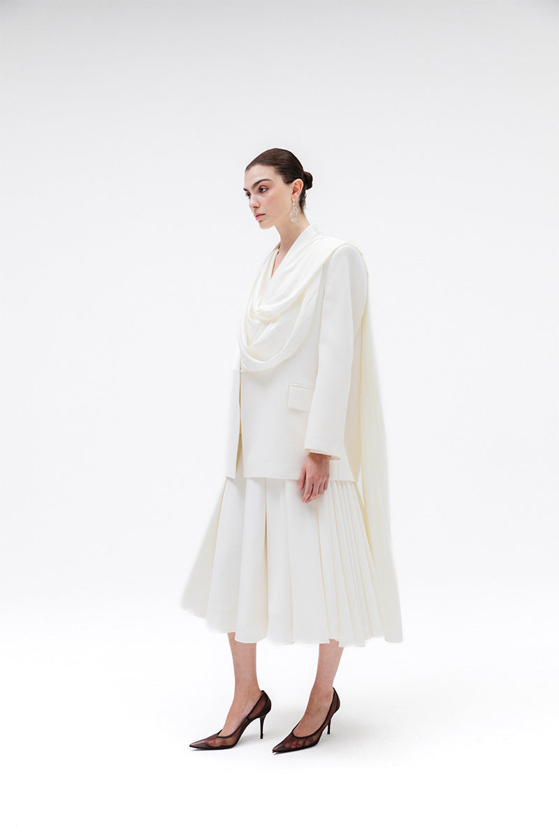 Studio NK ETHERAL Blazer in ivory, tailored blazer with a sleek fit, featuring classic lapels and long sleeves.