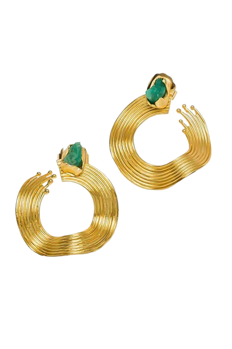 Gold earrings with open mini wave design featuring emerald accents, crafted by Fenomena.