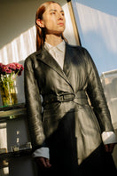 Black leather belt from ISIDORA MALVA's Entrerrios collection, featuring a sleek design and classic buckle.