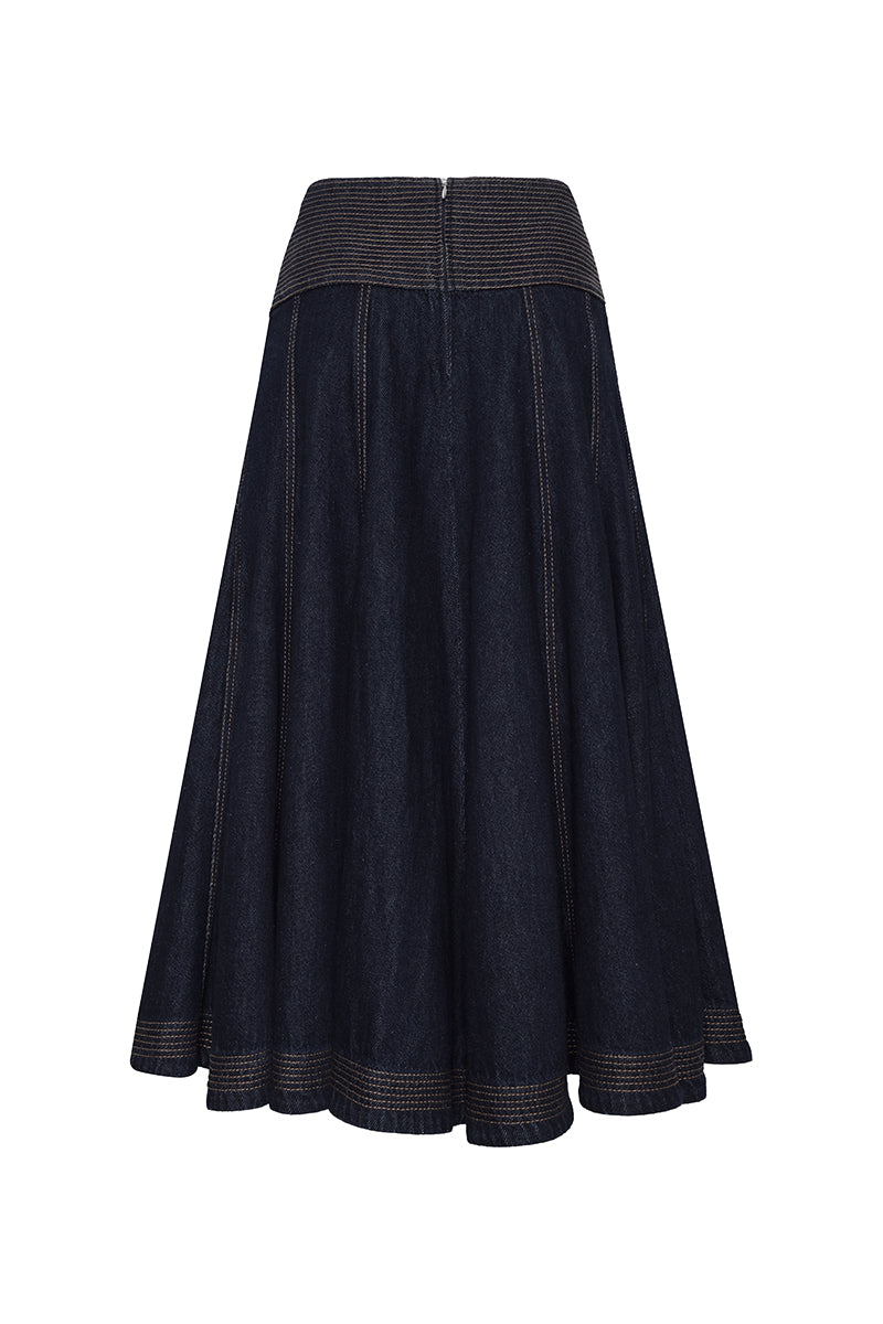 DUMA&CO HILO midi skirt in neutral fabric, featuring a flowy design and stylish length, perfect for casual or dressy outfits.