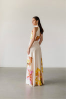 Floral TINTA LATINA Fiore maxi dress with vibrant floral pattern, flowing fabric, and elegant design for summer wear.