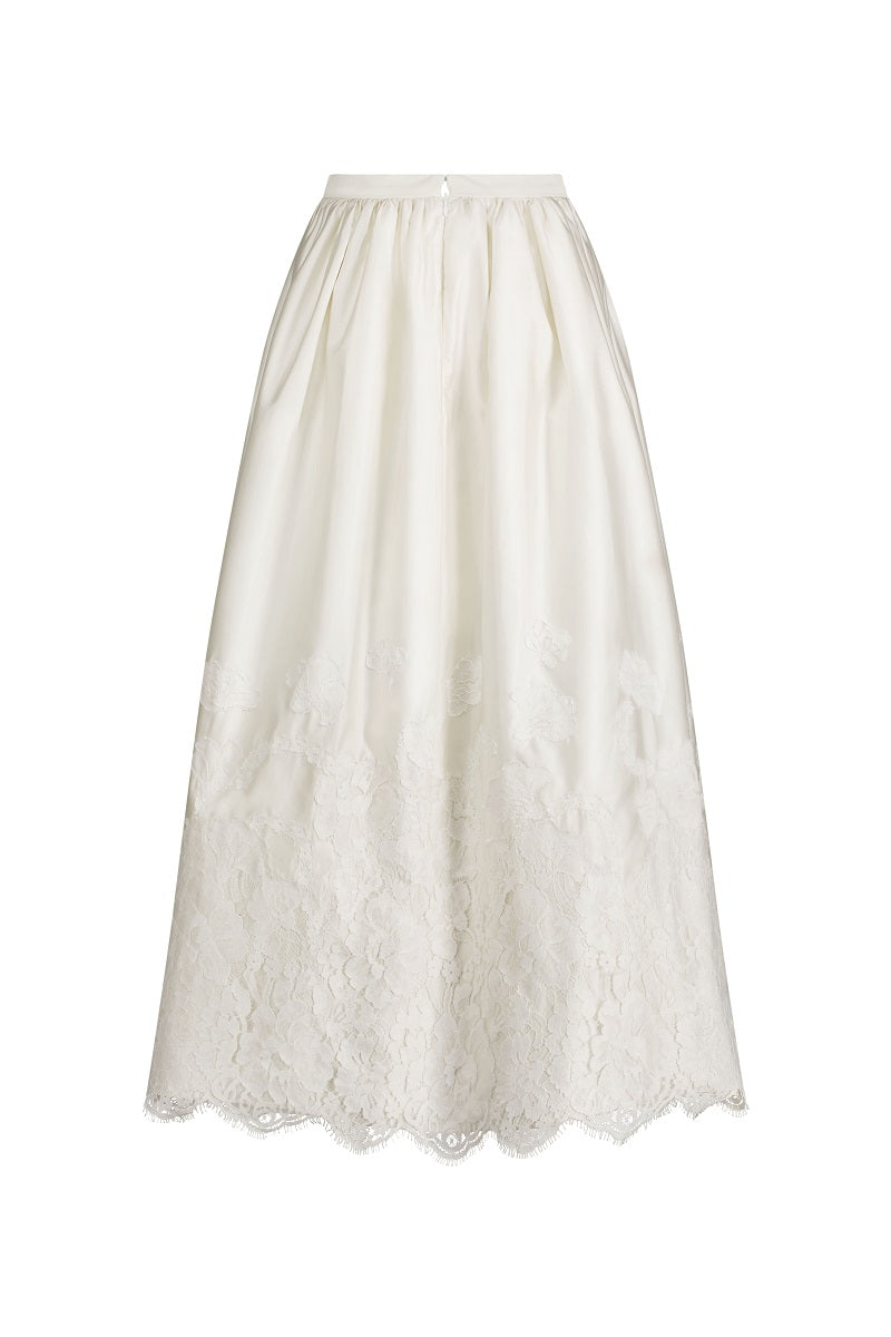 Scarlett Gasque Fiorella maxi skirt in flowing fabric with a floral pattern, styled with a high waist and full length.