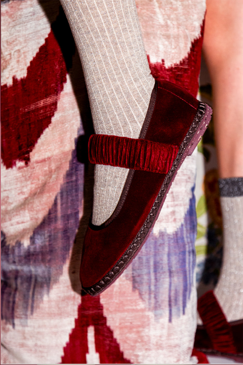 MAFALDA BURGUNDY IN BURGUNDY WITH BROWN PIPING - CULT MIA