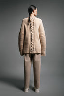 Ivory flat braided knitted sweater with accordion sleeves from MAZ Manuela Álvarez, showcasing textured knit and stylish design.