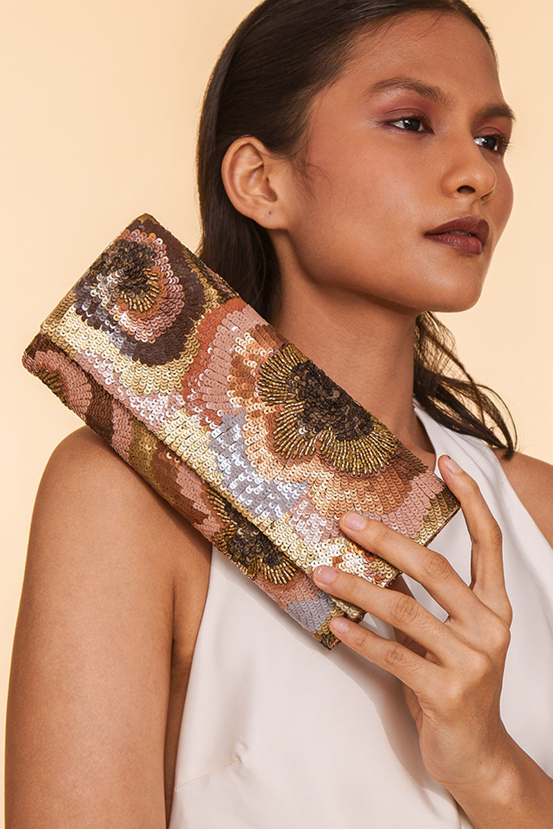 CIRA CLUTCH IN BROWN - CULT MIA