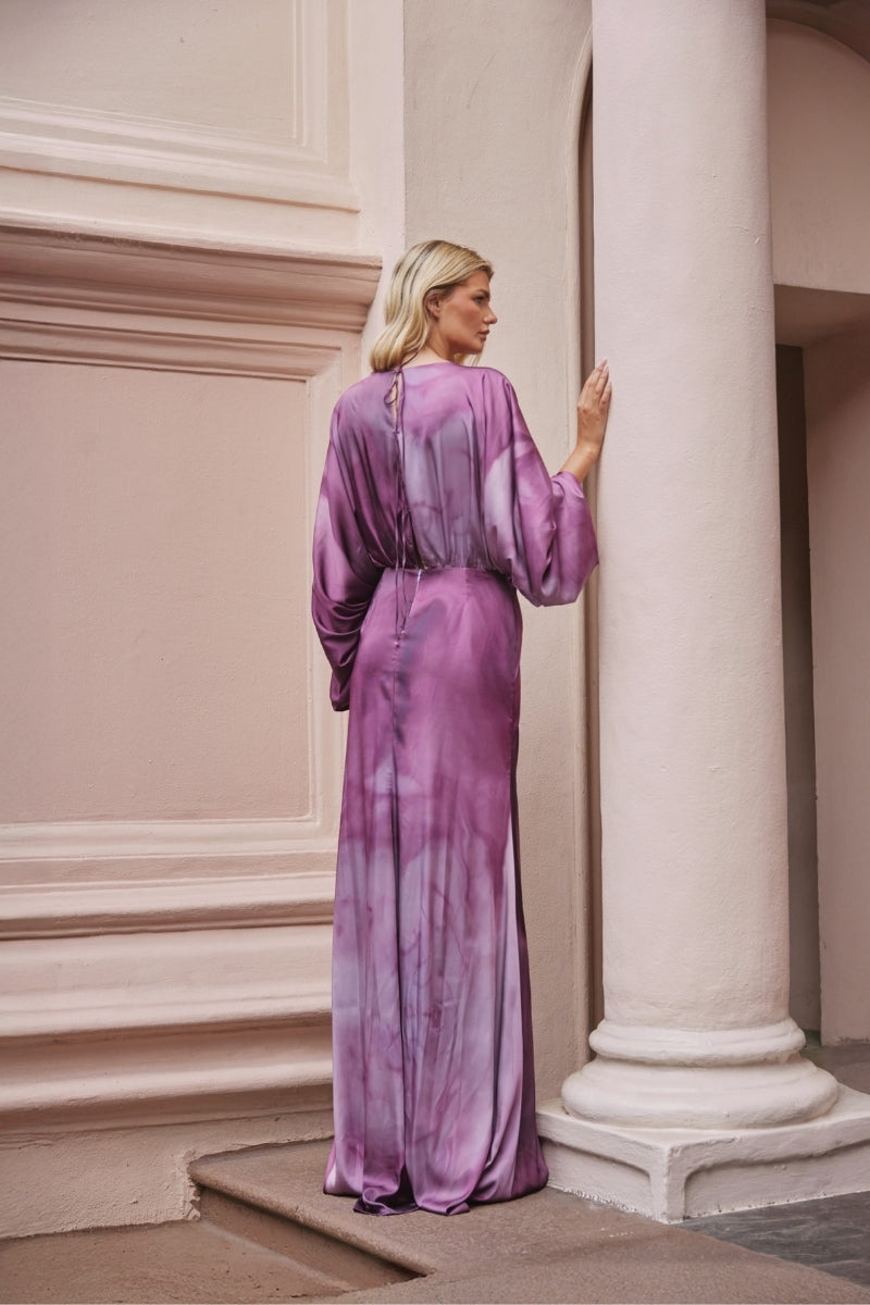 Tinta Latina Floresta dress in purple print, a stylish maxi dress with vibrant floral patterns, perfect for summer wear.