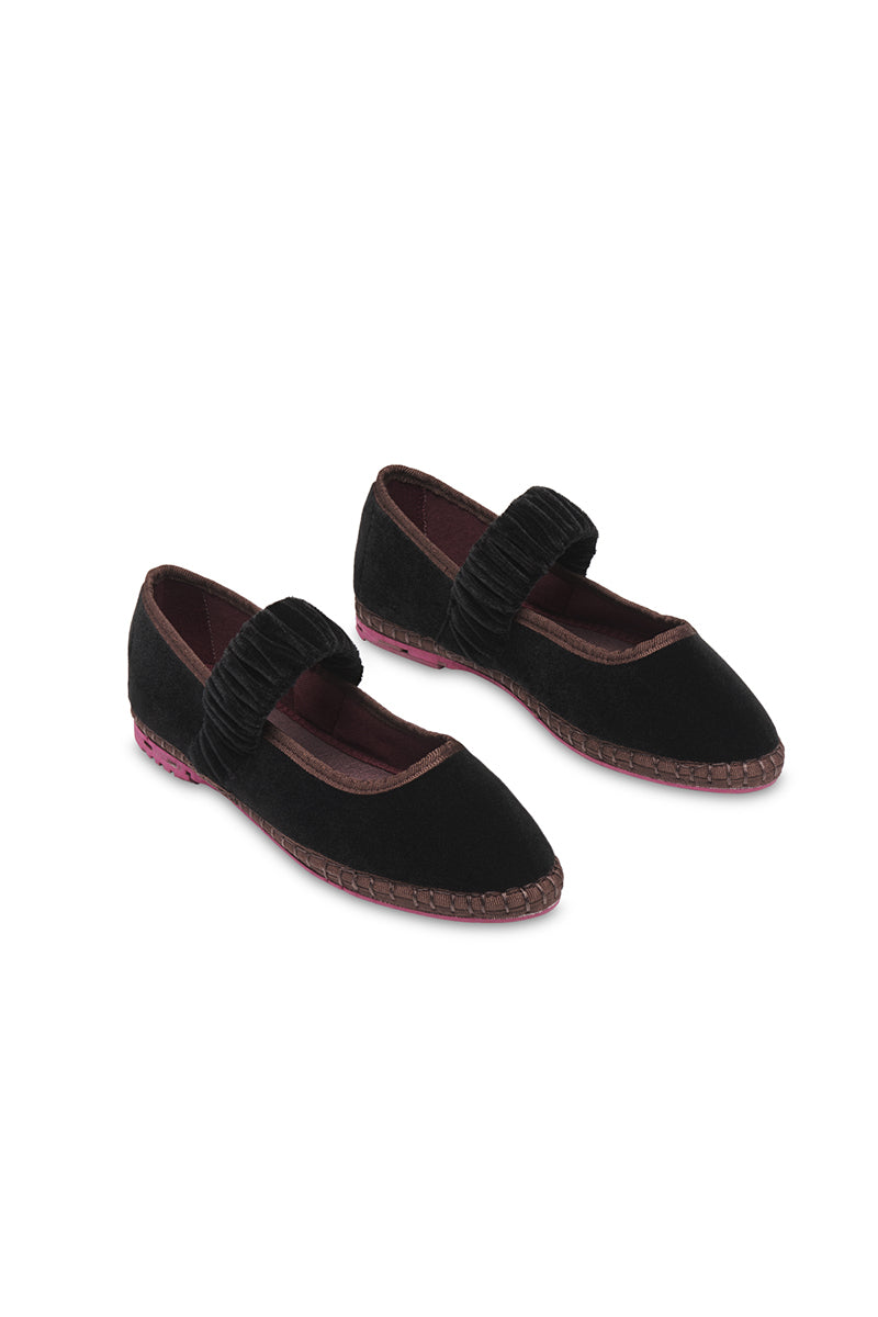 MAFALDA SETHE IN VELVET BLACK WITH BROWN PIPING | CULT MIA | Flabelus MAFALDA SETHE IN VELVET BLACK WITH BROWN PIPING | CULT MIA | Flabelus