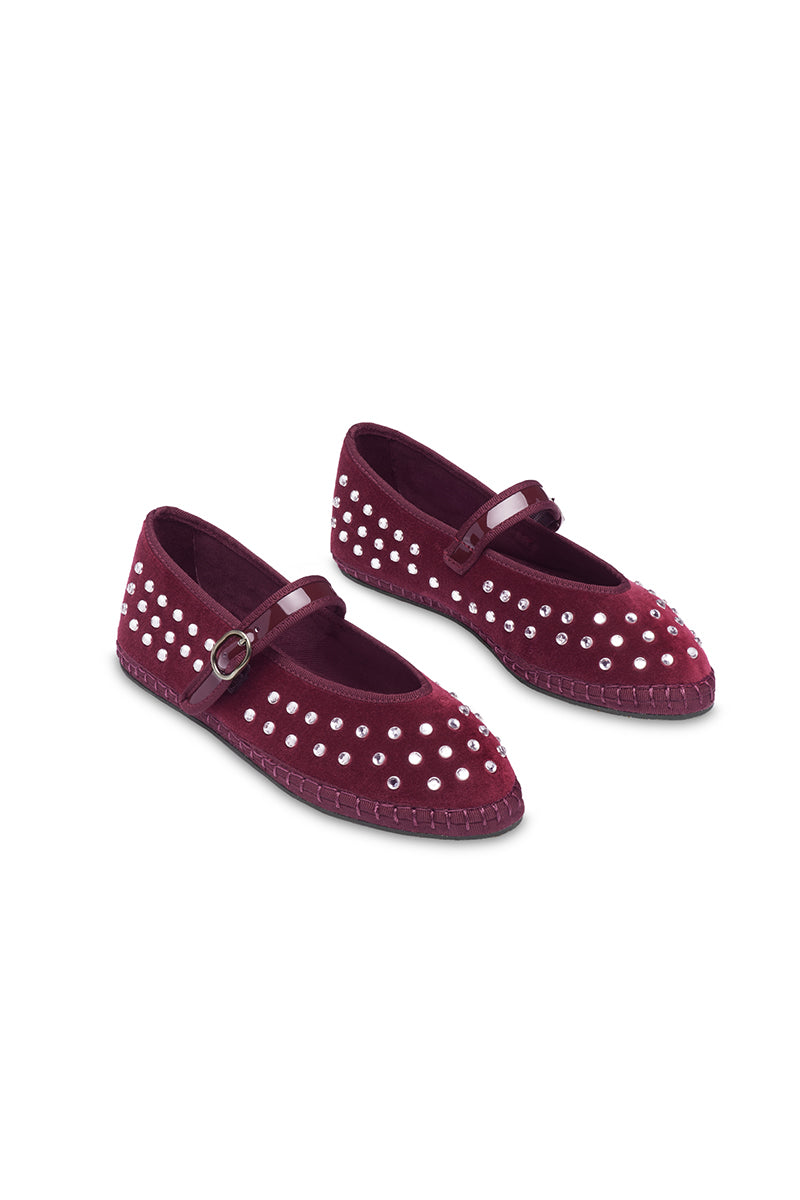 Flabelus MAE flat shoes in burgundy color, stylish slip-on flats with smooth finish, shown on a neutral background.