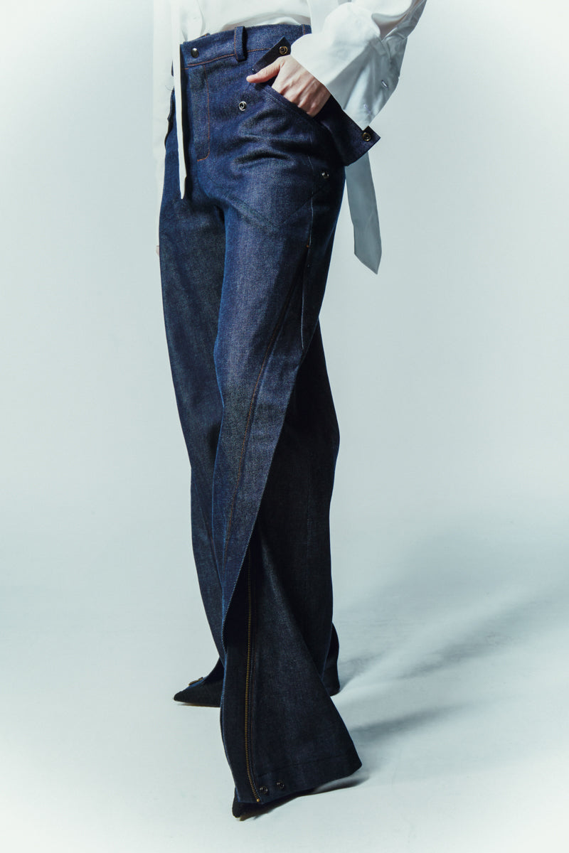 RELAXED CUT DENIM PANTS WITH ZIPPER DETAIL - CULT MIA