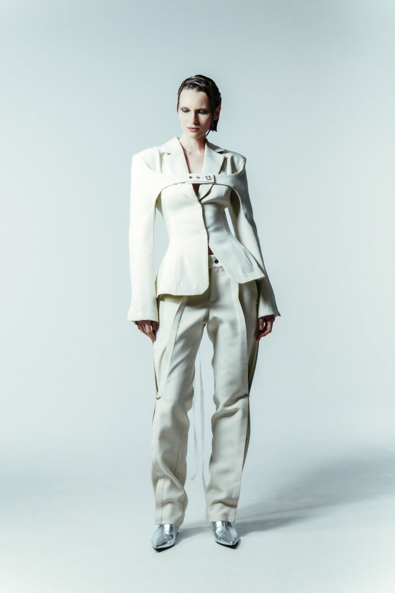 TAILORED EGGSHELL SUIT JACKET WITH STRUCTURED SLEEVE - CULT MIA
